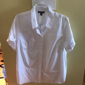 Women’s short sleeve white shirt.